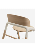 
                        
                          Load image into Gallery viewer, Bugaboo Giraffe Chair - Neutral Wood / White 2
                        
                      