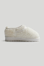 將圖片載入圖庫檢視器 Mothercare White Fleece Slippers