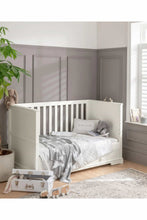 
                        
                          Load image into Gallery viewer, Mamas &amp; Papas Oxford Cot Bed Pure White 5
                        
                      