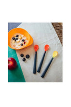 Load image into Gallery viewer, Tommee Tippee Heat Sense Soft Weaning Spoons 3 Pack 2