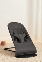 
                        
                          將圖片載入圖庫檢視器 BabyBjörn Bouncer Balance Soft - Dark Grey
                        
                      