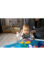 
                        
                          將圖片載入圖庫檢視器 Baby Einstein Opus’S Ocean Of Discovery™ Tummy Time Water Mat
                        
                      