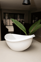 
                        
                          Load image into Gallery viewer, Bubble Cuddle Bath With Newborn Support Insert White - Online Exclusive
                        
                      