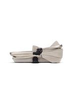 
                        
                          將圖片載入圖庫檢視器 Silver Cross Dune First Bed Folding Carrycot Stone - Online Exclusive
                        
                      