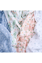 
                        
                          Load image into Gallery viewer, Aden + Anais Essential Swaddles Butterfly Garden  4 Pack
                        
                      