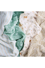 
                        
                          Load image into Gallery viewer, Aden + Anais Essential Swaddles Giraffe Safari 4 Pack
                        
                      