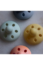 
                        
                          Load image into Gallery viewer, Tommee Tippee CTN 6-18M Breast - Like Soother
                        
                      