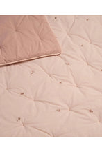 
                        
                          Load image into Gallery viewer, Mamas &amp; Papas Quilt (4.0 Tog) - Welcome to the World Wildflower - corner fold close up
                        
                      