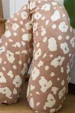 
                        
                          Load image into Gallery viewer, Beaba Big Flopsy Fleur Nursing Pillow Jersey Savannah Bloom
                        
                      