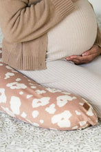 
                        
                          Load image into Gallery viewer, Beaba Big Flopsy Fleur Nursing Pillow Jersey Savannah Bloom
                        
                      