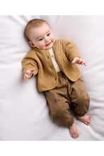 
                        
                          將圖片載入圖庫檢視器 Mamas &amp; Papas Snail Quilted Jacket &amp; Joggers Set
                        
                      