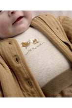 
                        
                          將圖片載入圖庫檢視器 Mamas &amp; Papas Snail Quilted Jacket &amp; Joggers Set
                        
                      
