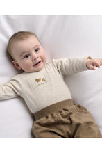 
                        
                          將圖片載入圖庫檢視器 Mamas &amp; Papas Snail Quilted Jacket &amp; Joggers Set
                        
                      
