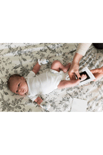 
                        
                          將圖片載入圖庫檢視器 Pearhead Babyprints Photo Frame White - Online Exclusive
                        
                      