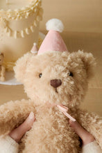 
                        
                          Load image into Gallery viewer, Snuggle Bunnies Arthur Keyring - Fairy upper part close-up view
                        
                      