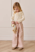 
                        
                          Load image into Gallery viewer, Snuggle Bunnies Arthur Keyring - Sky a toddler try to hook the keyring on a bag
                        
                      