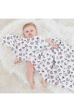 
                        
                          Load image into Gallery viewer, Aden + Anais Essentials Cotton Muslin Swaddles Minnie Rainbows - 4 Pack 4
                        
                      