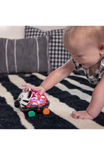 
                        
                          將圖片載入圖庫檢視器 Baby Einstein Curious Car Zen Oball Toy Car &amp; Rattle
                        
                      