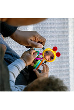
                        
                          Load image into Gallery viewer, Baby Einstein Cals Connectors Sensory Toy with Links
                        
                      