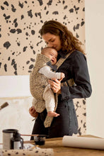 
                        
                          將圖片載入圖庫檢視器 BabyBjörn Baby Carrier Mini - Beige/Dark Grey, Woven
                        
                      