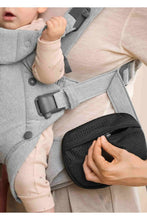 
                        
                          Load image into Gallery viewer, BabyBjörn Pocket Pouch for Baby Carrier
                        
                      