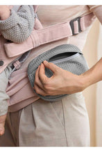 
                        
                          Load image into Gallery viewer, BabyBjörn Pocket Pouch for Baby Carrier
                        
                      