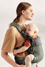 
                        
                          Load image into Gallery viewer, BabyBjörn Baby Carrier Harmony - Dark Green, 3D Mesh 6
                        
                      