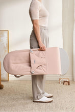 
                        
                          Load image into Gallery viewer, Babybjorn Bouncer Bliss Woven Mélange (Light Pink) one hand hold bouncer
                        
                      