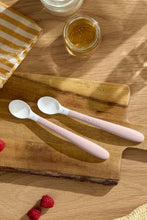 
                        
                          Load image into Gallery viewer, BabyBjörn Feeding Spoon, 2-pack (Powder Pink)
                        
                      