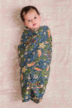 
                        
                          將圖片載入圖庫檢視器 Dockatot Swaddle Set - Brer Rabbit / Strawberry Thief 8
                        
                      