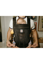
                        
                          將圖片載入圖庫檢視器 Ergobaby Omni Deluxe All-in-One Mesh Baby Carrier  - Onyx Black
                        
                      