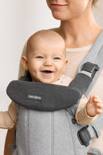 
                        
                          將圖片載入圖庫檢視器 Babybjörn Bib For Baby Carrier Harmony - Dark Grey
                        
                      