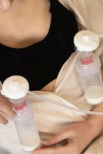 
                        
                          Load image into Gallery viewer, iMani Storage Bresst Milk Bottle (140ml/5oz) 4 pcs - Online Exclusive milk bottes with imani breast pump
                        
                      