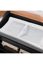 
                        
                          將圖片載入圖庫檢視器 FREE GIFT - Ingenuity Basic Changing Essentials Kit with Changing Pad
                        
                      