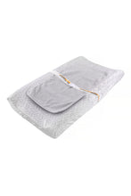 
                        
                          將圖片載入圖庫檢視器 FREE GIFT - Ingenuity Basic Changing Essentials Kit with Changing Pad
                        
                      