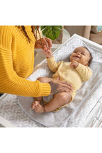 
                        
                          將圖片載入圖庫檢視器 FREE GIFT - Ingenuity Basic Changing Essentials Kit with Changing Pad
                        
                      