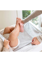 
                        
                          將圖片載入圖庫檢視器 FREE GIFT - Ingenuity Basic Changing Essentials Kit with Changing Pad
                        
                      