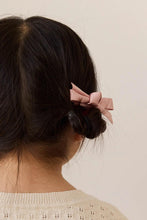 
                        
                          Load image into Gallery viewer, Jamie Kay Ira Clip - Trinket
                        
                      