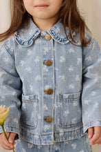 
                        
                          將圖片載入圖庫檢視器 Jamie Kay Malani Jacket - Tully Floral Denim
                        
                      