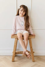 
                        
                          將圖片載入圖庫檢視器 Jamie Kay Organic Cotton Monroe Sweatshirt - Little Moon Soft Misty Rose
                        
                      