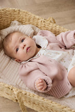 
                        
                          將圖片載入圖庫檢視器 Jamie Kay Tasha Knitted Cardigan - Sweetpea Marle
                        
                      