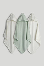 
                        
                          Load image into Gallery viewer, Mothercare 3 Pack Cuddle 'n' Dry Hooded Towels - Green Leaf
                        
                      