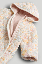 
                        
                          將圖片載入圖庫檢視器 Mothercare Wild Daisy Quilted Pramsuit
                        
                      
