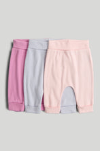 
                        
                          將圖片載入圖庫檢視器 Mothercare 3 Pack Ribbed Joggers
                        
                      