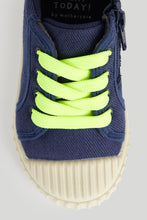
                        
                          將圖片載入圖庫檢視器 Mothercare Navy Canvas Trainers
                        
                      