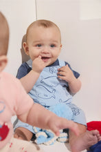 
                        
                          將圖片載入圖庫檢視器 Mothercare My First Blue Whale Bibshorts and Bodysuit Outfit
                        
                      