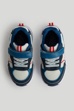 
                        
                          將圖片載入圖庫檢視器 Mothercare White and Blue Sports Trainers
                        
                      