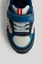 
                        
                          將圖片載入圖庫檢視器 Mothercare White and Blue Sports Trainers
                        
                      