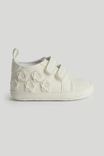 
                        
                          Load image into Gallery viewer, Mothercare White Flower Pram Trainers
                        
                      