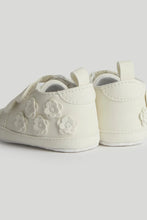 
                        
                          Load image into Gallery viewer, Mothercare White Flower Pram Trainers
                        
                      